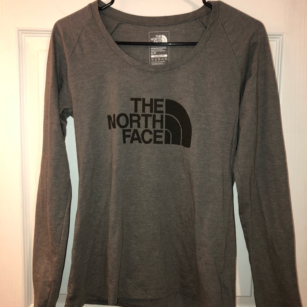 Women’s North Face Shirt Small